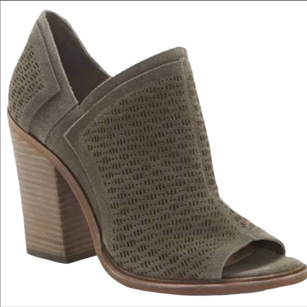 Vince Camuto Karini peep toe ankle bootie EUC 10